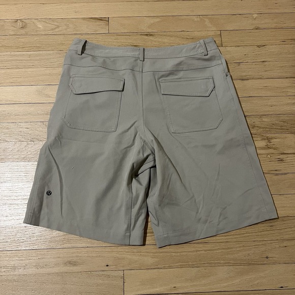 Lululemon Shorts Men 36 Beige Commuter Performance Casual Triple Active Gorpcore - Picture 9 of 11